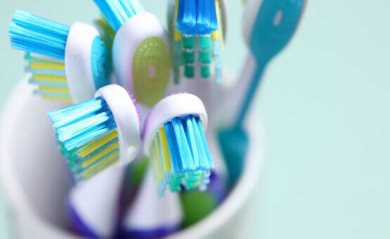 Je change de brosse à dents tous les 3 mois : est-ce suffisant ?