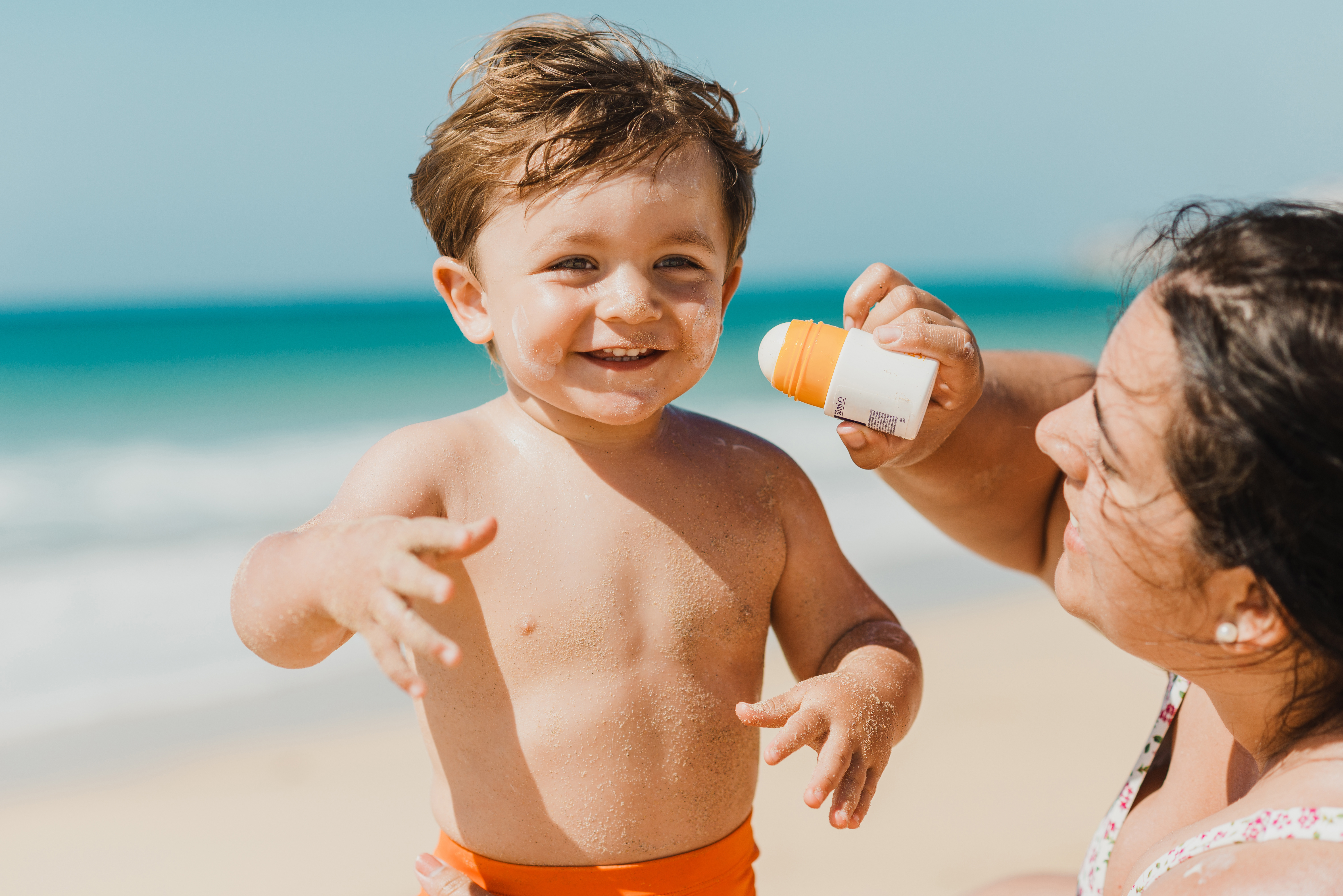 Enfants et coups de soleil : un risque sérieux à surveiller